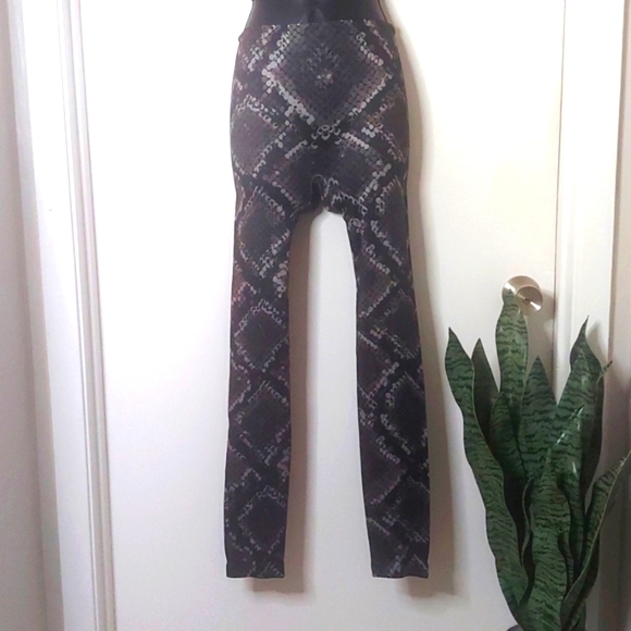 NO BOUNDARIES Snake Print Leggings - Picture 4 of 6